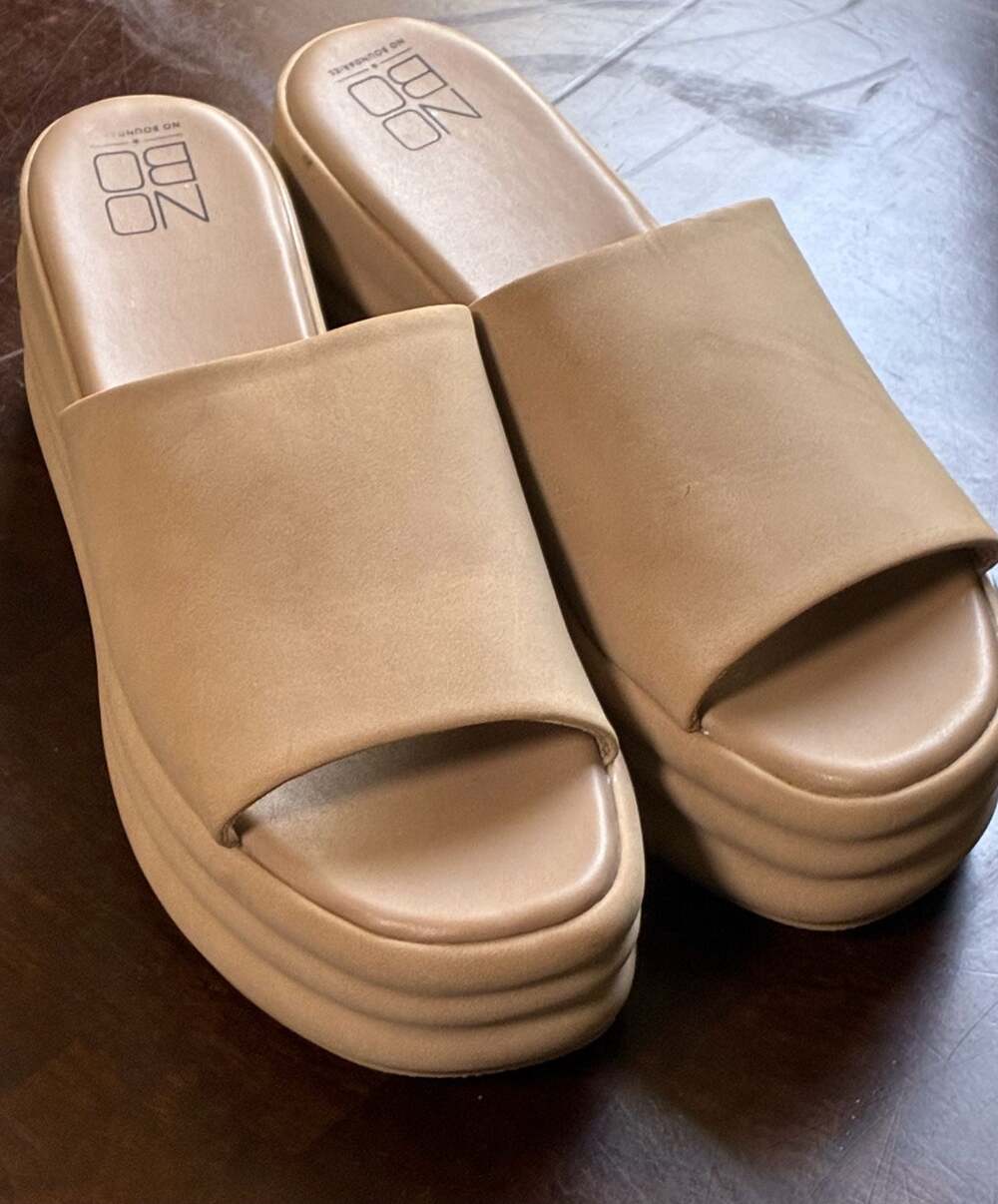 No Boundaries NOBO Tan Powder Flatform Wedge Slide Sandals Size 7
